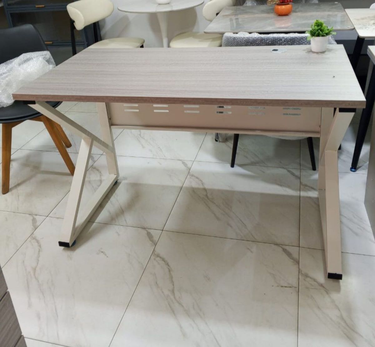 Bureau de direction avec 3 tiroirs à roulettes - photo 3