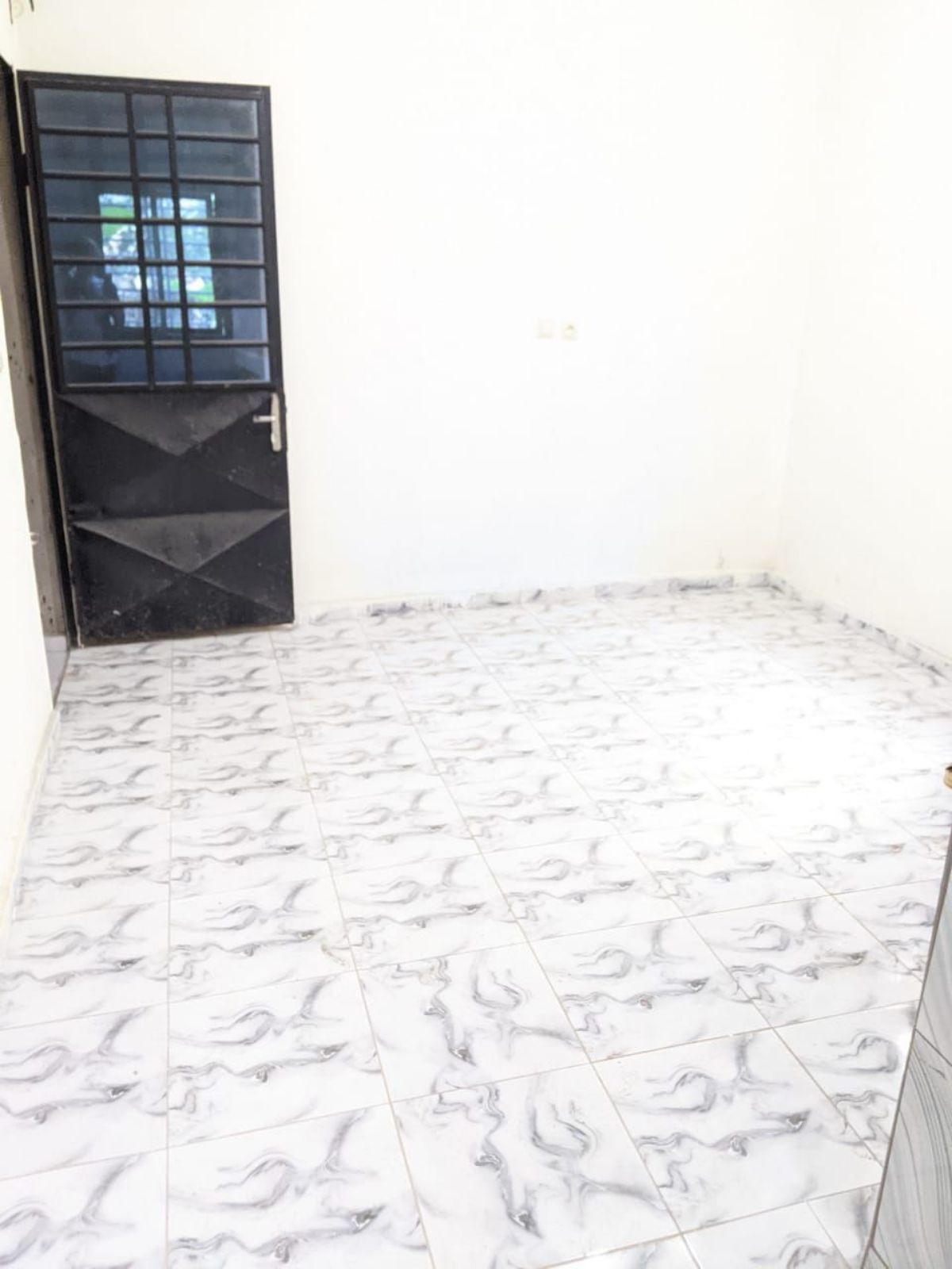 CHAMBRE MODERNE À JOUVENCE