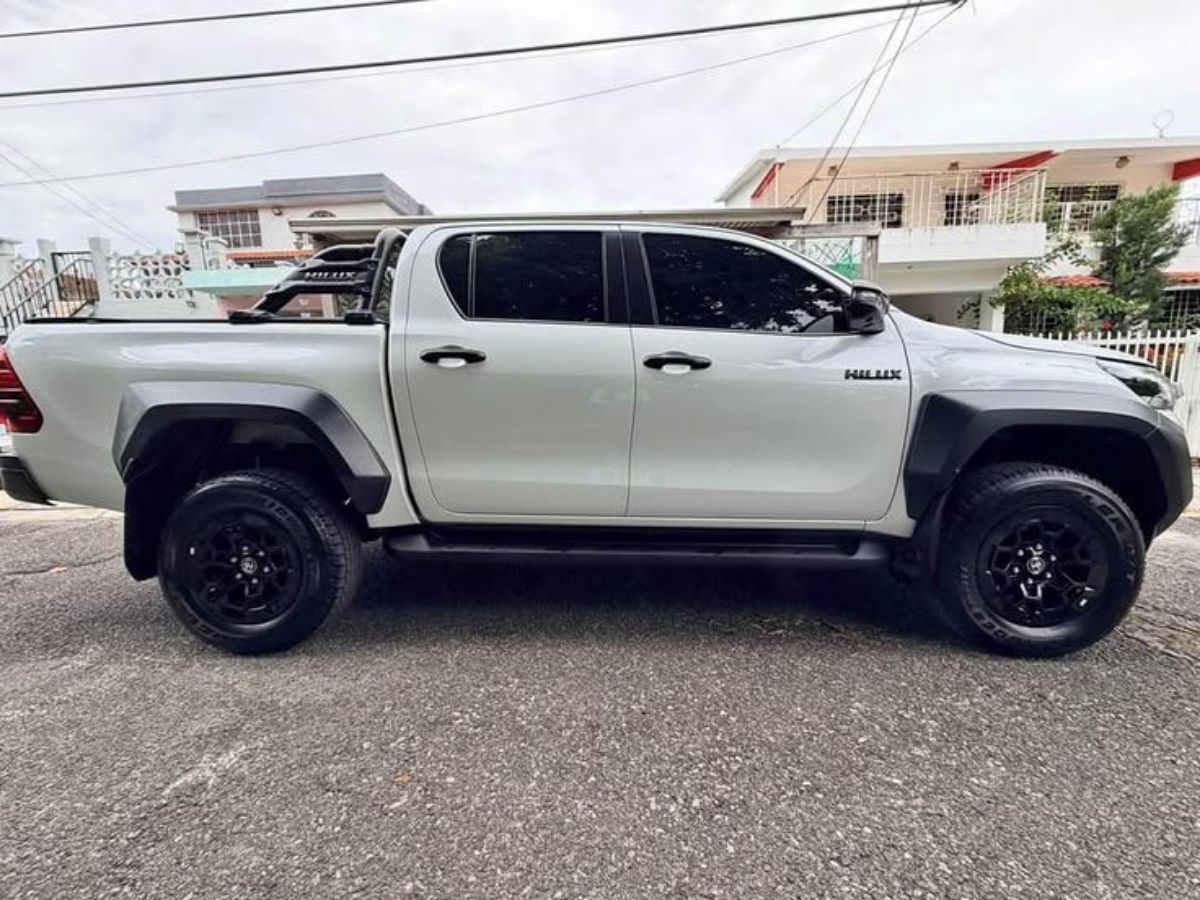 LOCATION D&rsquo;UNE FLOTTE DE 25 PICK-UP HILLUX