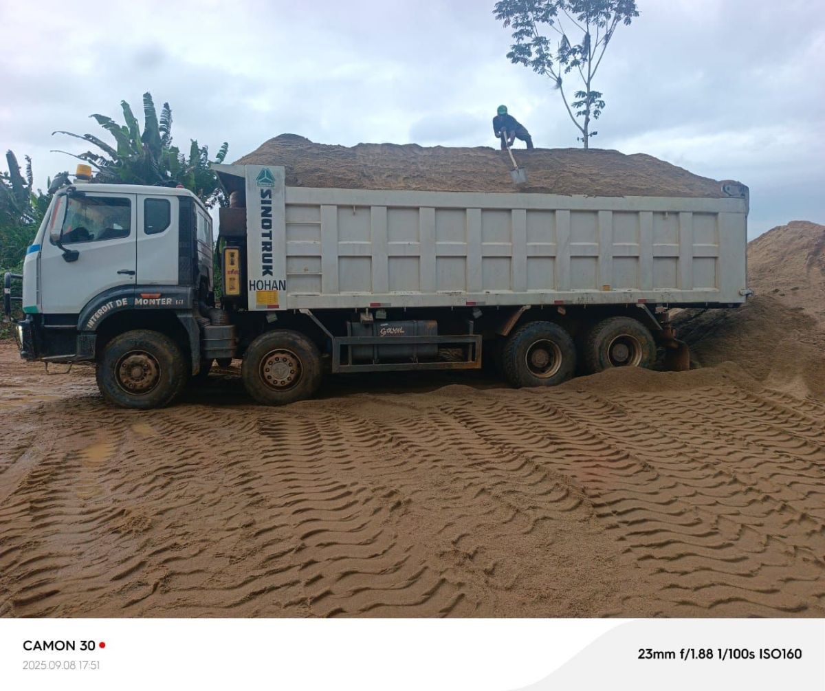 Location d&rsquo;une flotte de 30 camions bennes