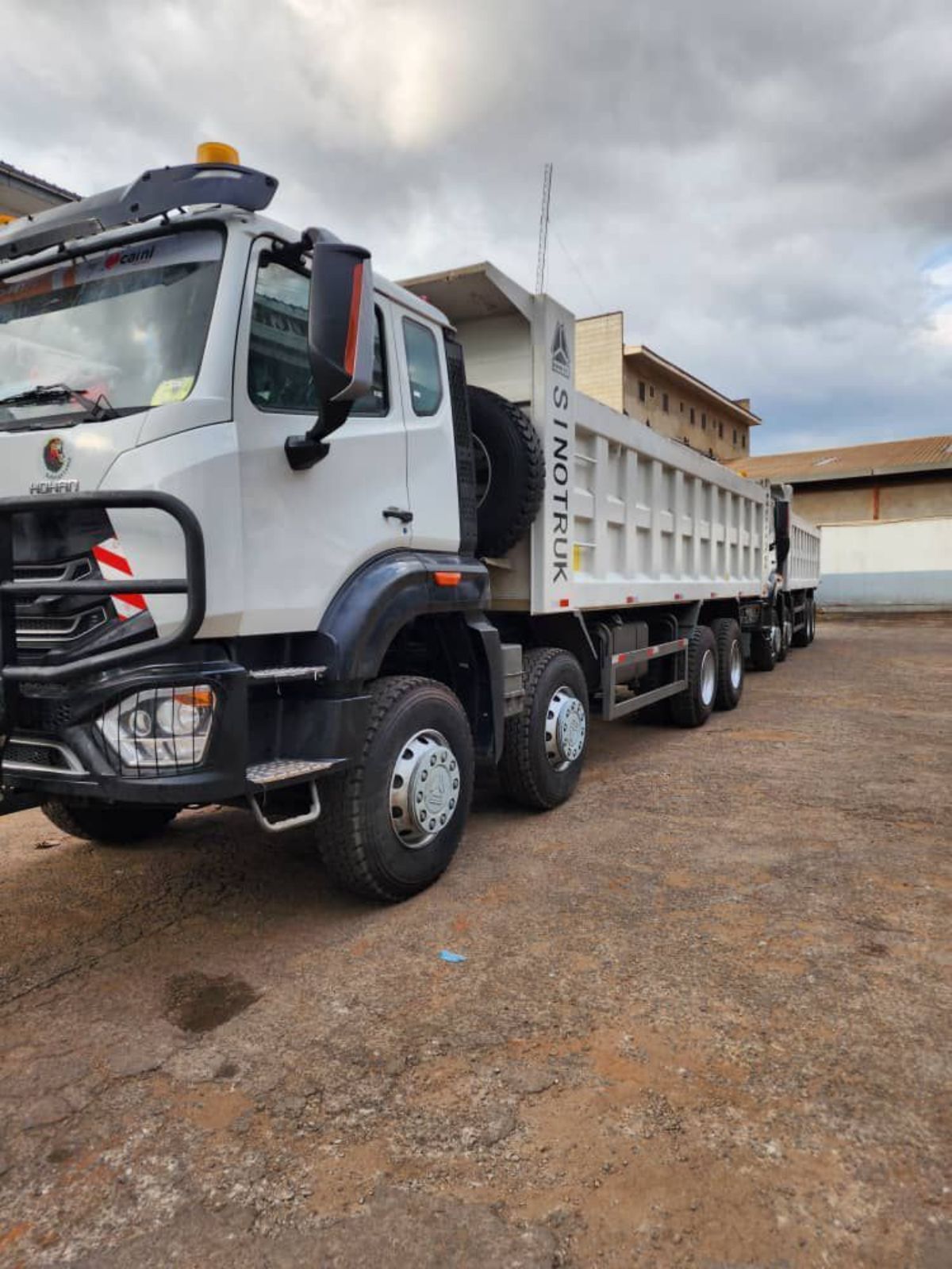 Location d&rsquo;une flotte de 30 camions bennes - photo 2