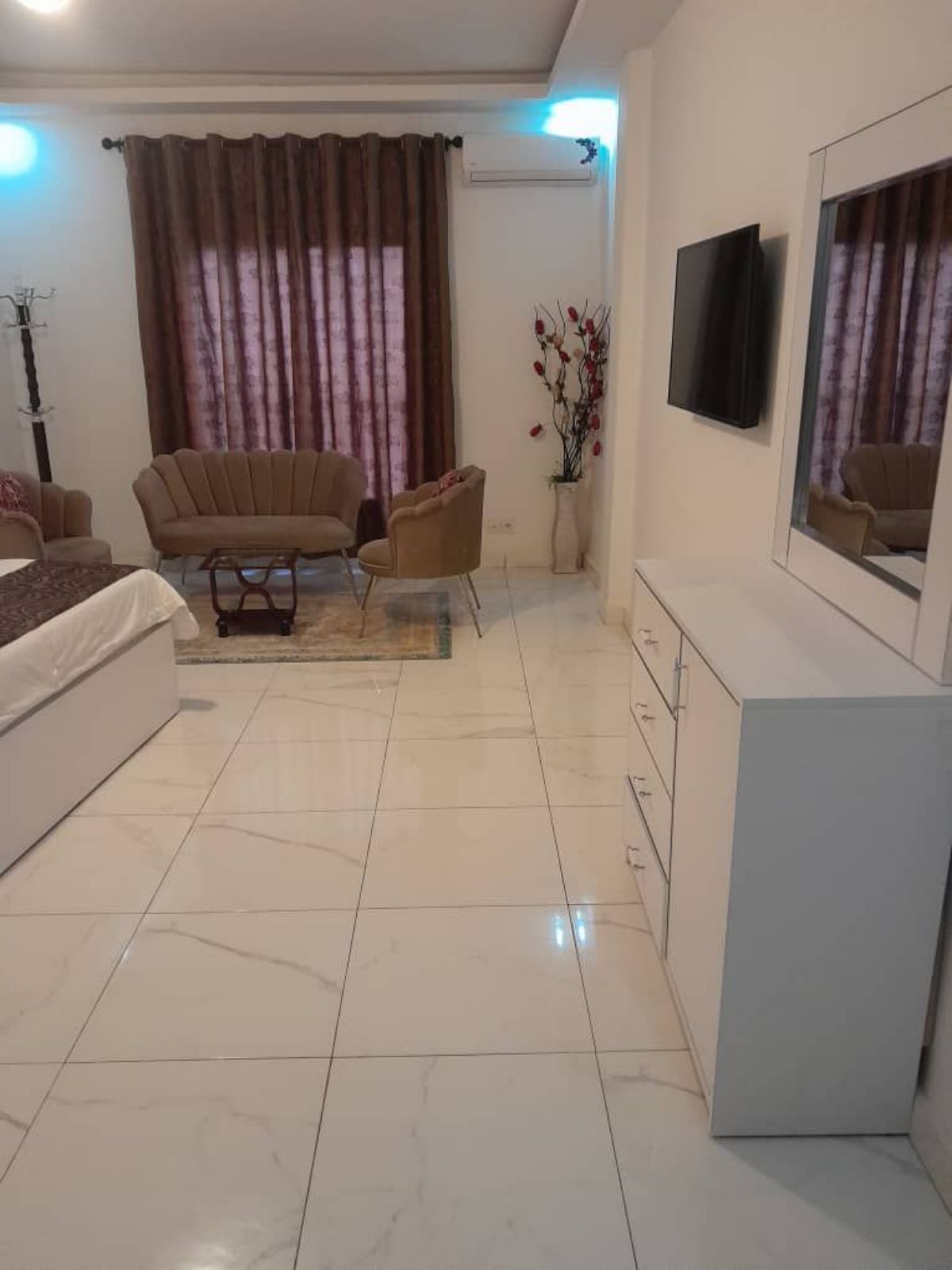 Appartement F4 3 chambre salon meublé cité gorgui