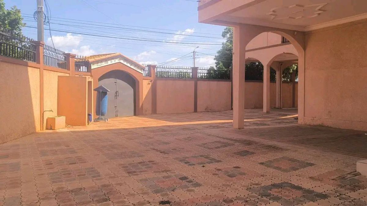VILLA DUPLEX R+1 À VENDRE À SAABA - photo 3