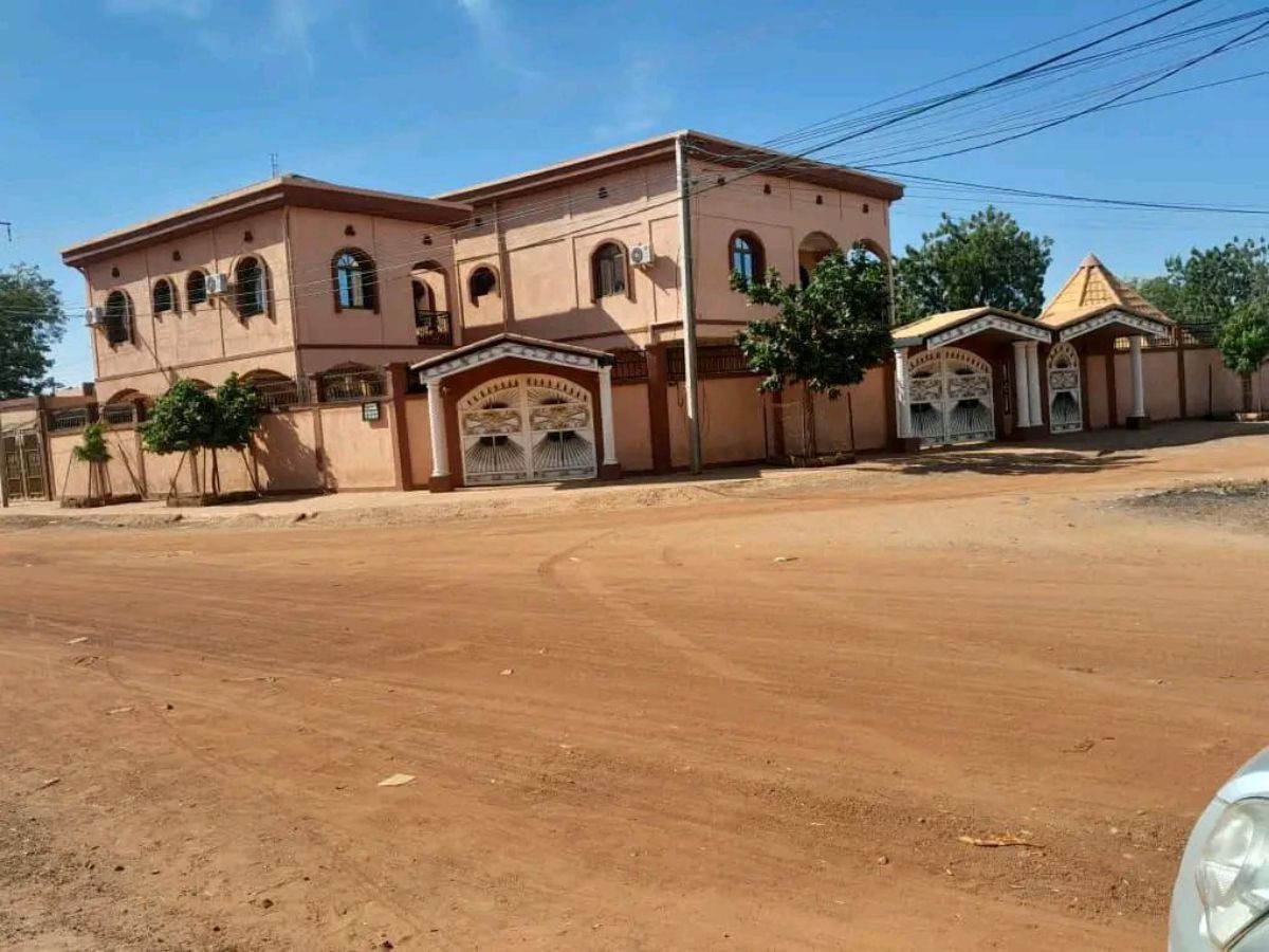 VILLA DUPLEX R+1 À VENDRE À SAABA