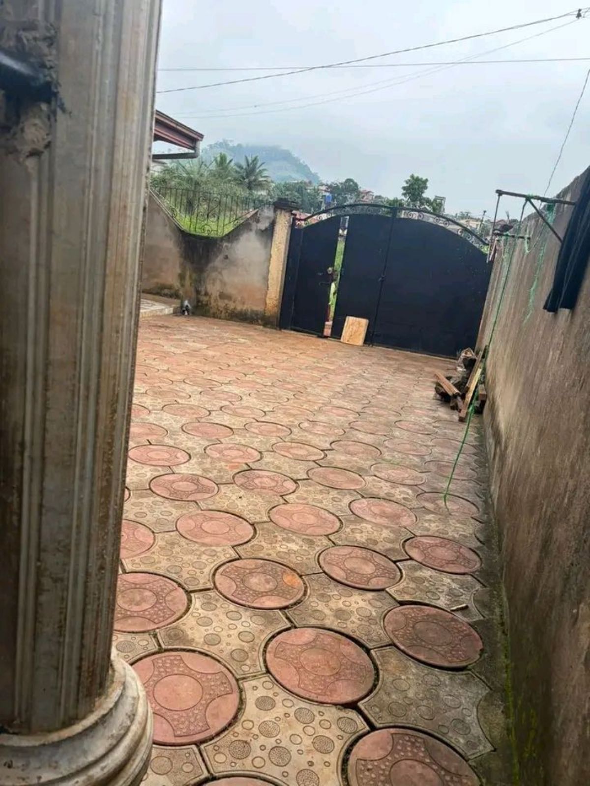 VILLA A VENDRE À YAOUNDÉ AU QUARTIER MENDONG.
