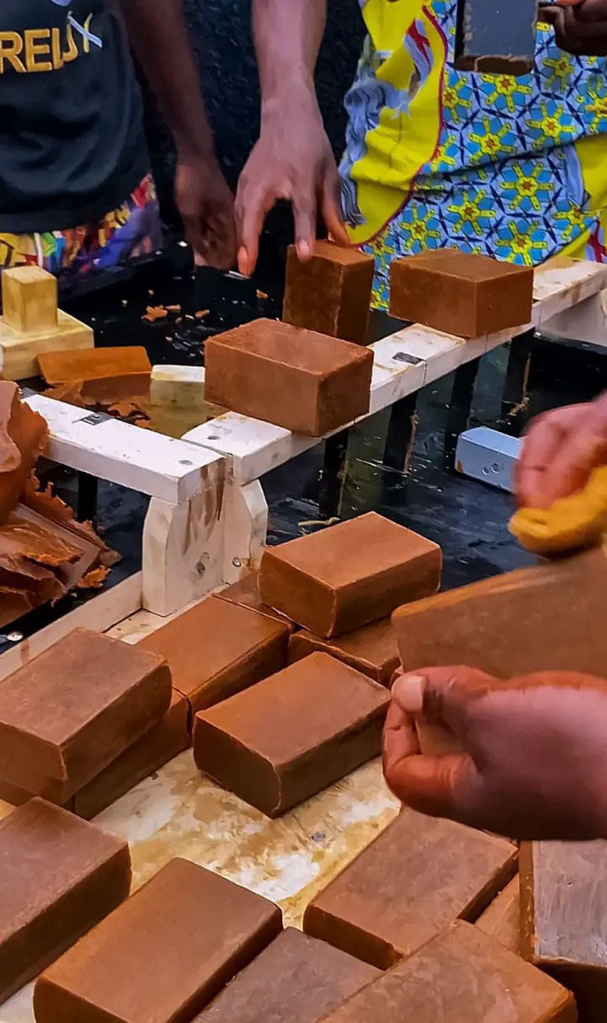Matériel de Savon au Bénin | Table decoupe savon