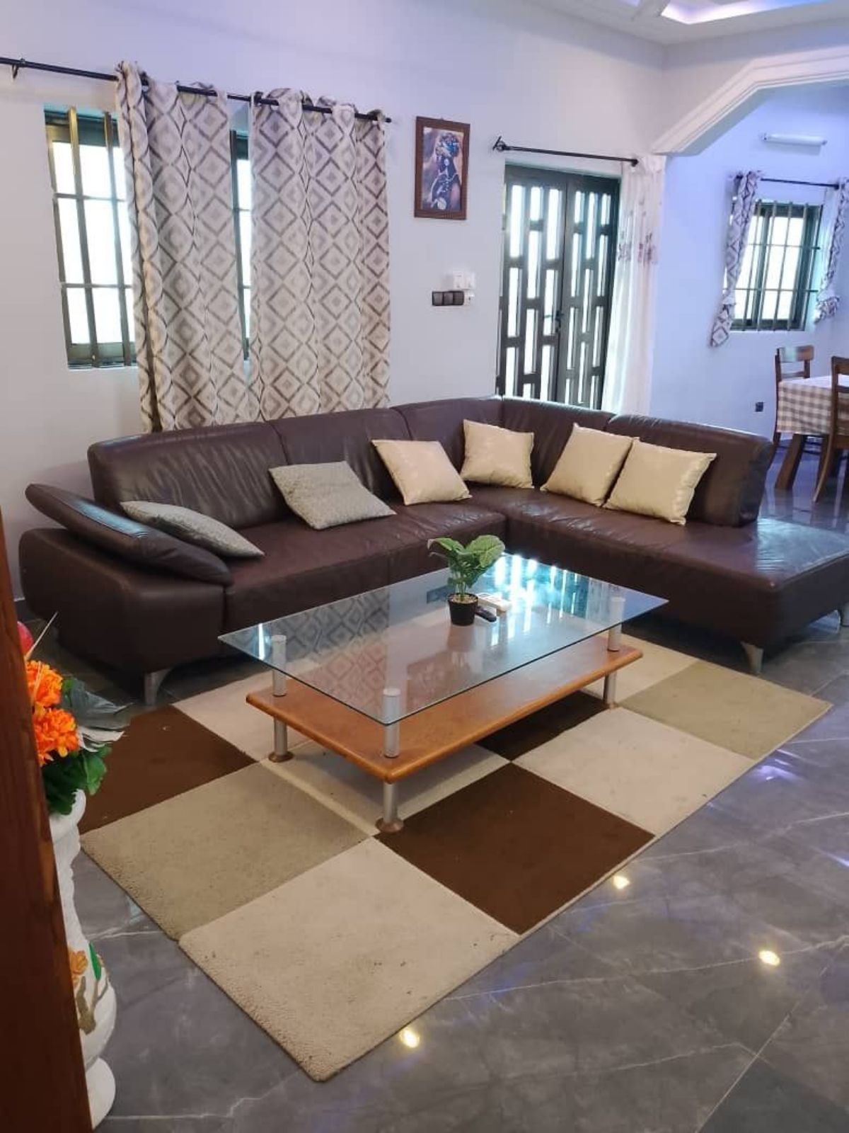APPARTEMENT MEUBLÉ SITUÉ À FIDJROSSÈ AKOGBATO