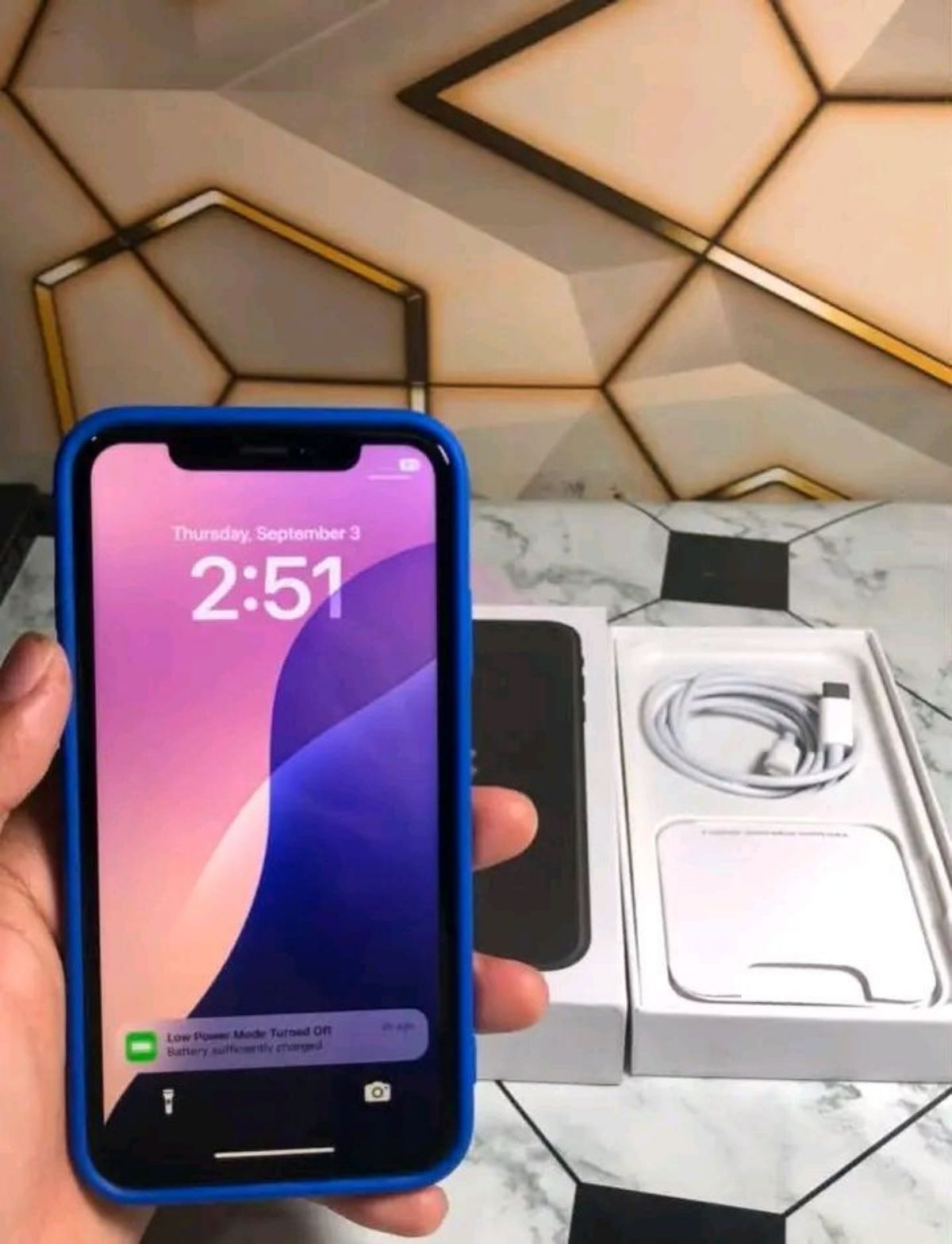 iPhone XR - photo 2