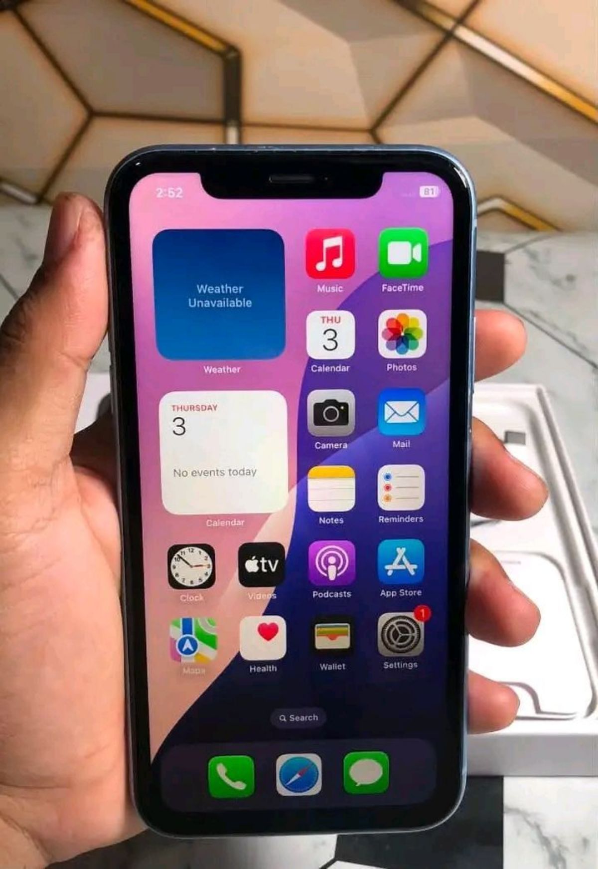 iPhone XR - photo 3