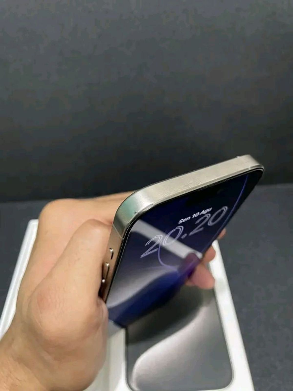iPhone 15 pro - photo 2