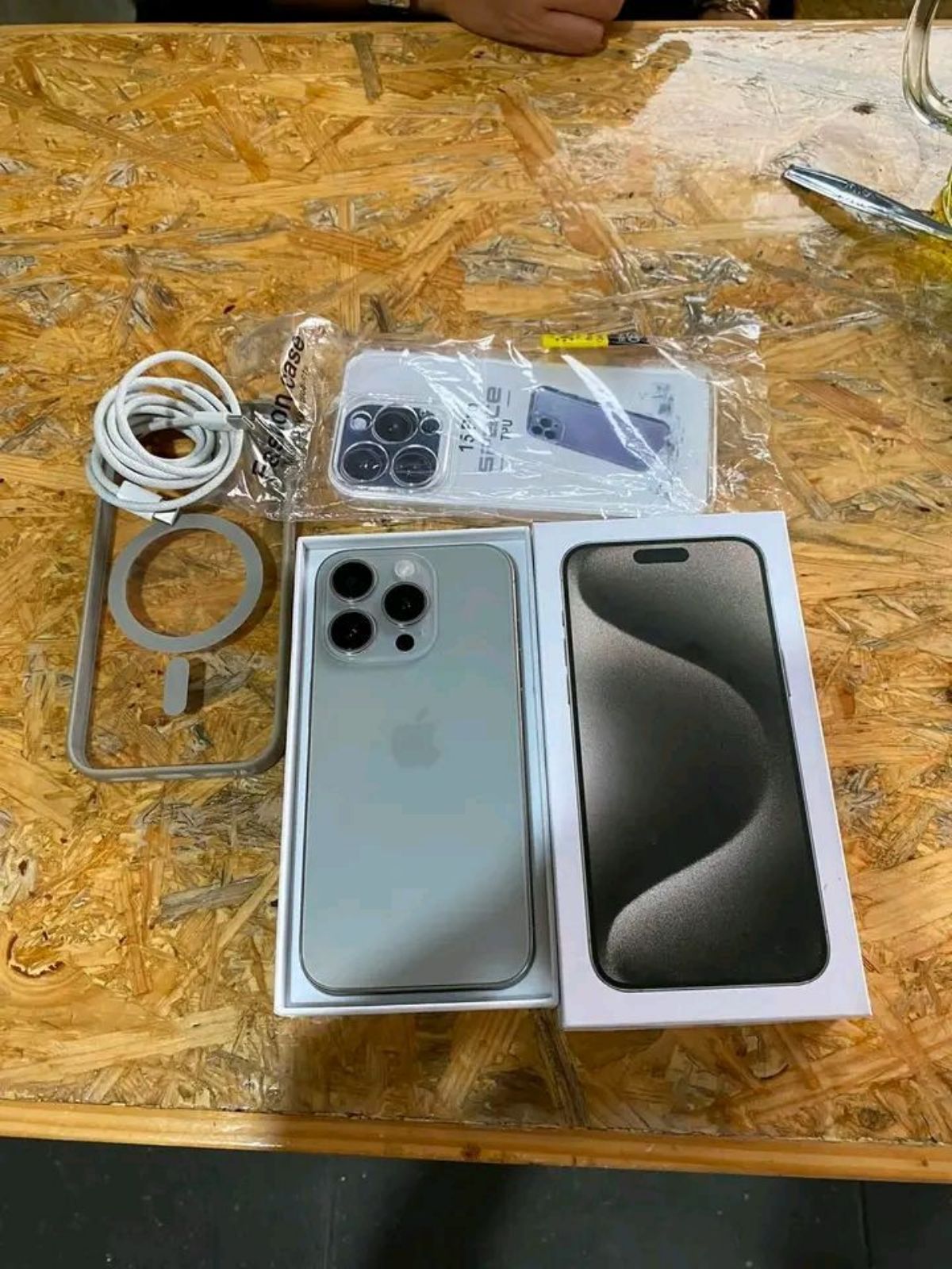 iPhone 15 pro - photo 3