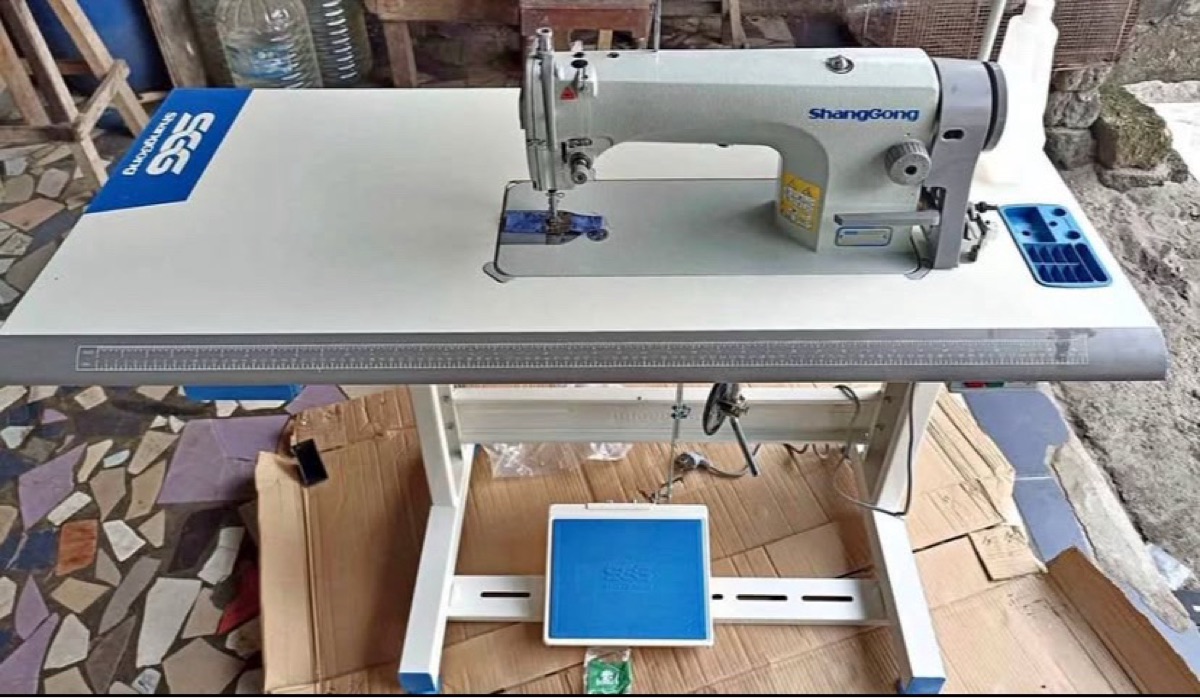 Machine à coudre électrique