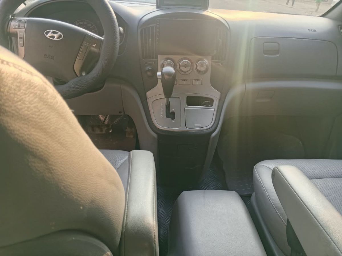 HYUNDAI GRAND STAREX - photo 3