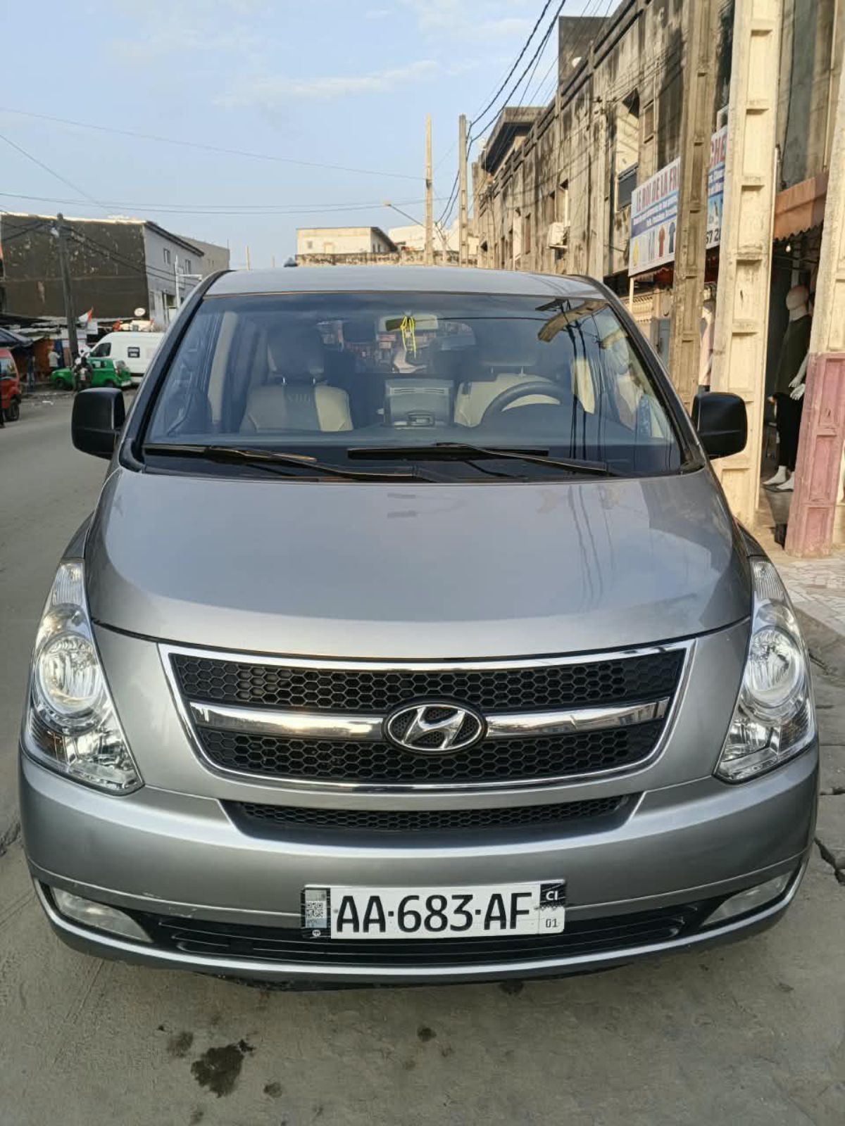 HYUNDAI GRAND STAREX