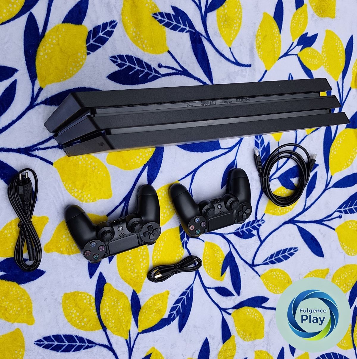 PS4 Pro en vente avec deux manettes et 28 jeux - photo 3