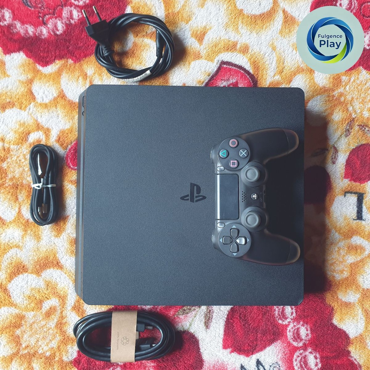 PS4 Slim en vente avec une manette et 15 jeux