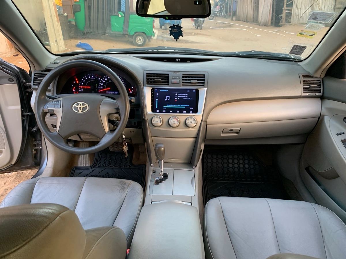 Toyota Camry 2010 clean negociable