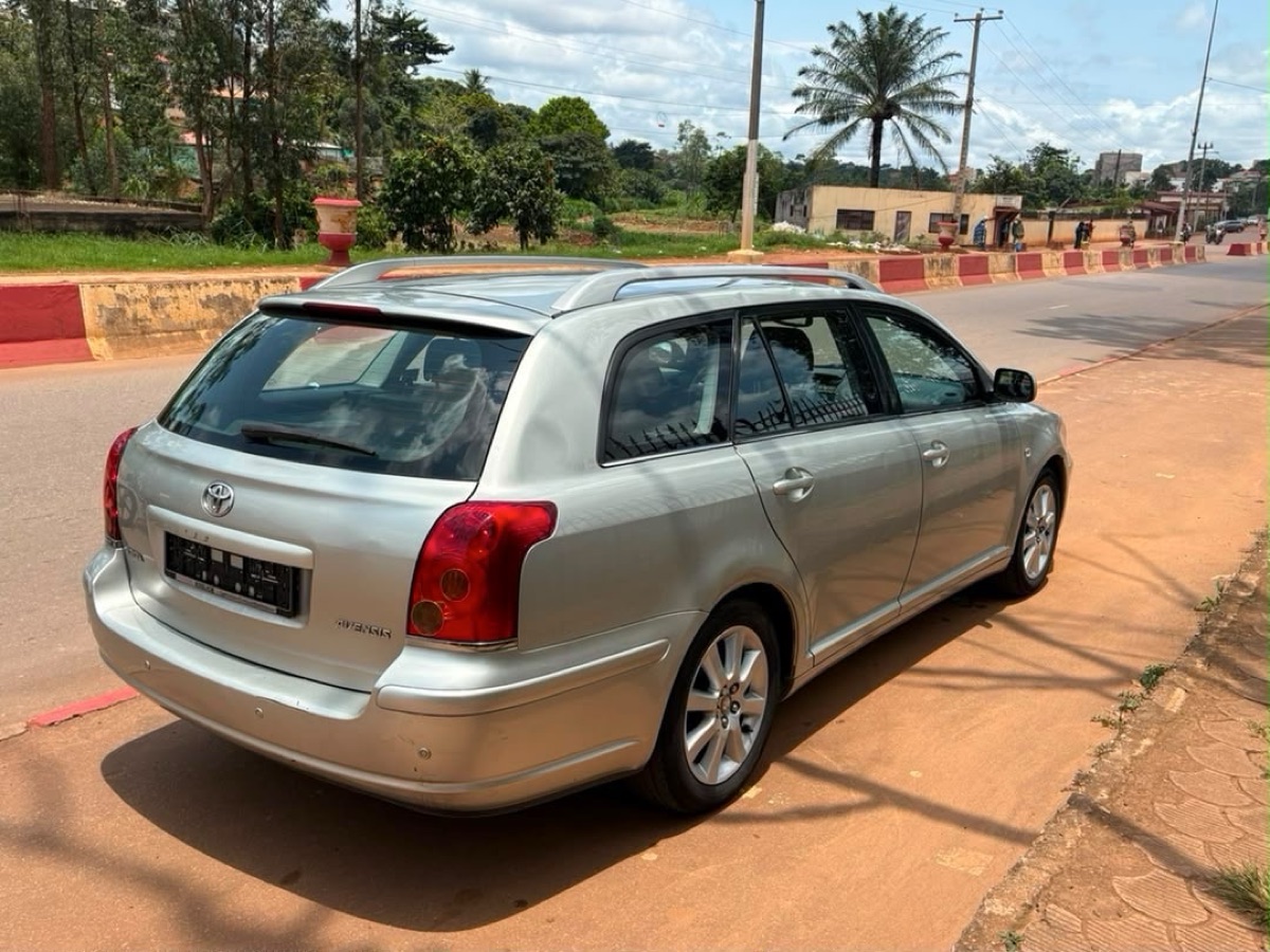 Toyota Avensis tête de cochon occasion d’Europe - photo 2
