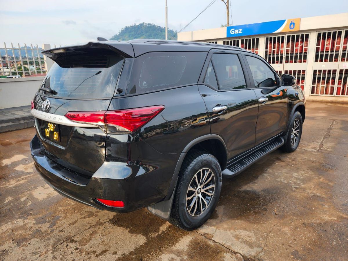 Toyota Fortuner 2021 extrêmement propre - photo 3
