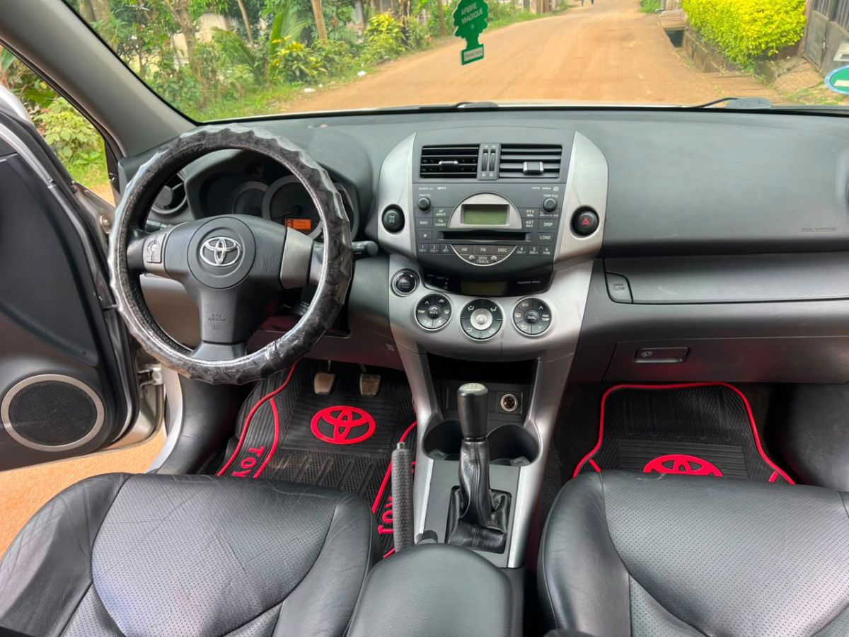 Toyota RAV4 2008 super propre - photo 2
