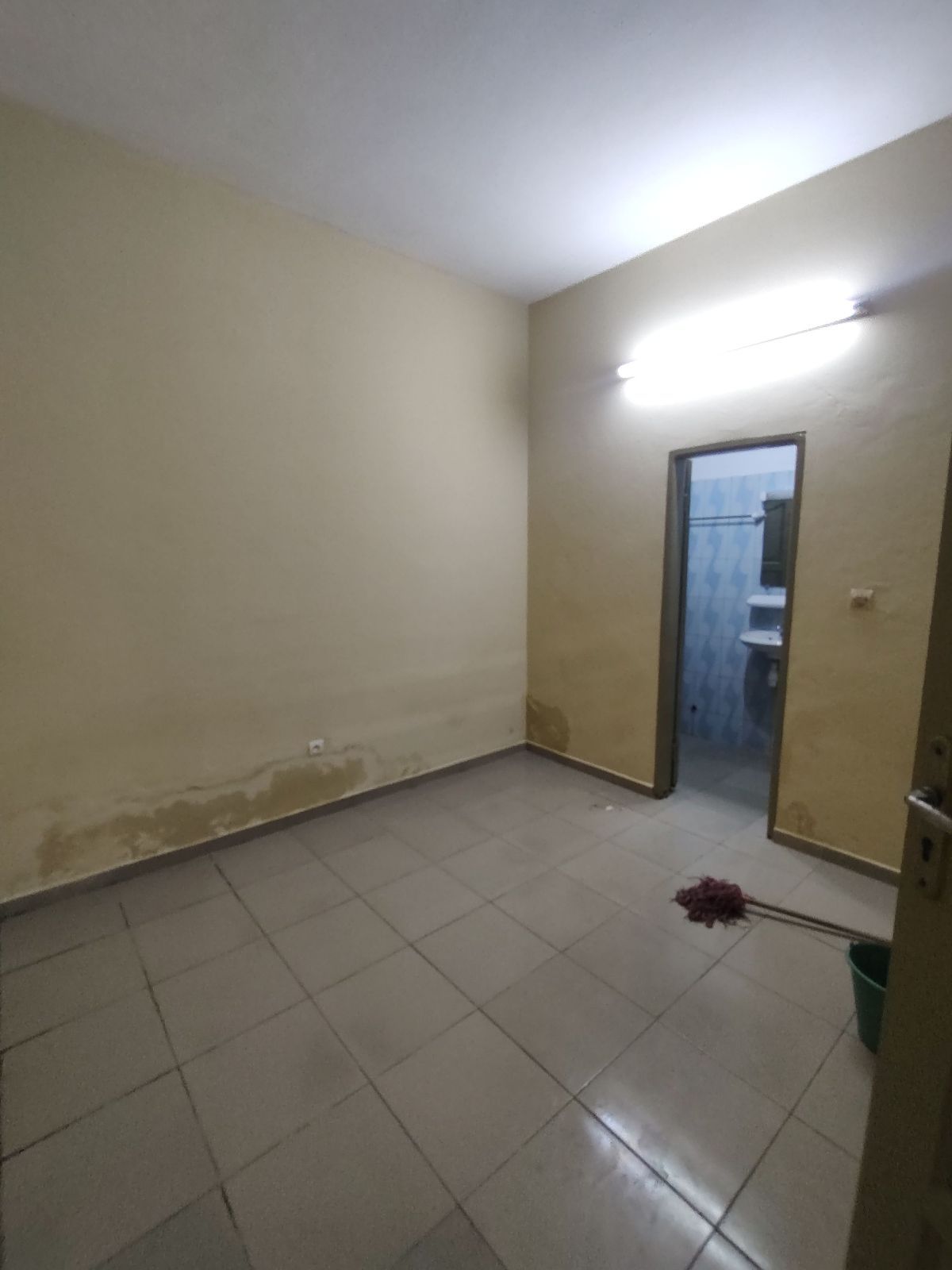 Une boutique ou une chambre salon à Avédji - photo 3