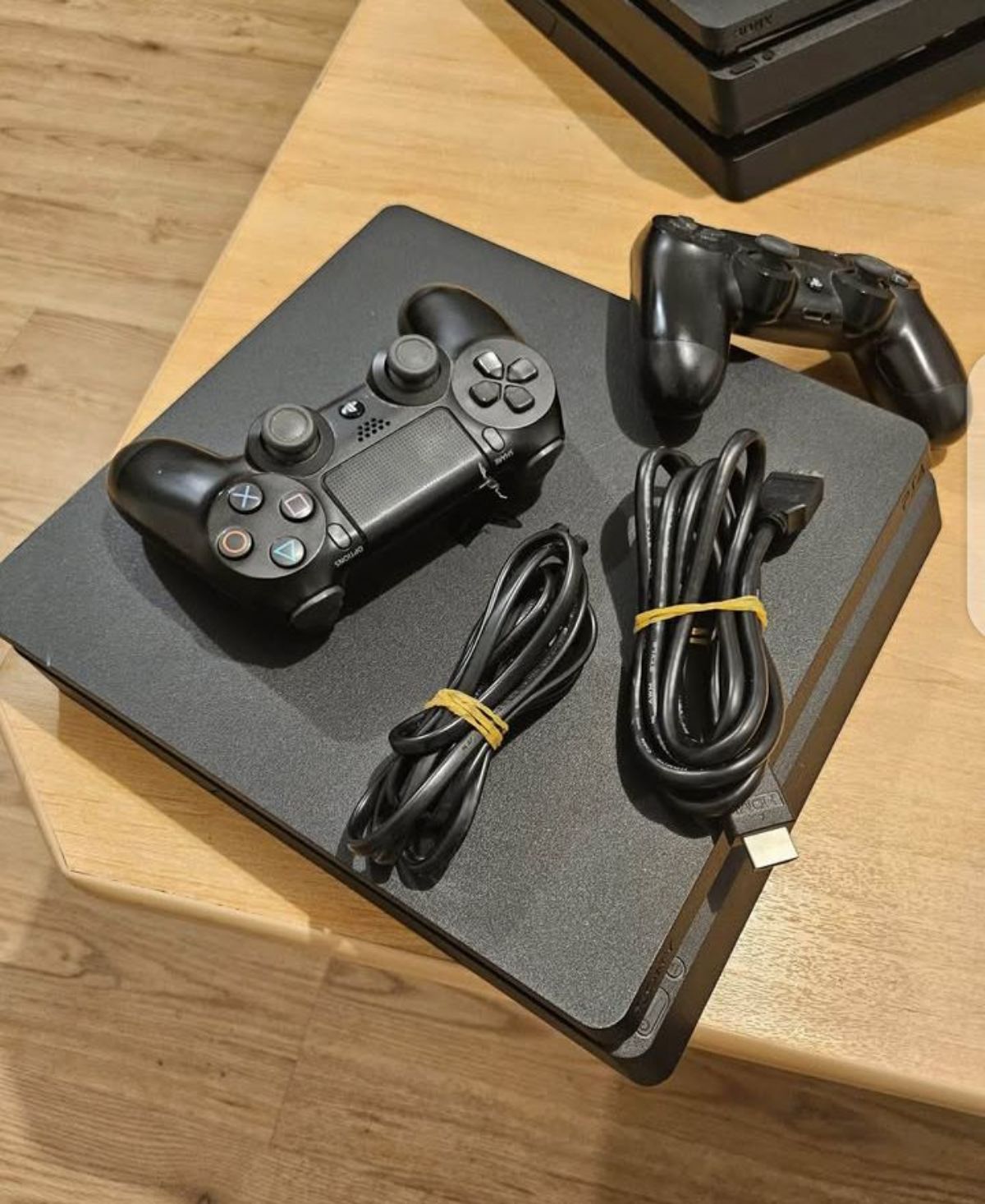 PS4 Slim neuve et quasi Craquer et non Craquable - photo 2