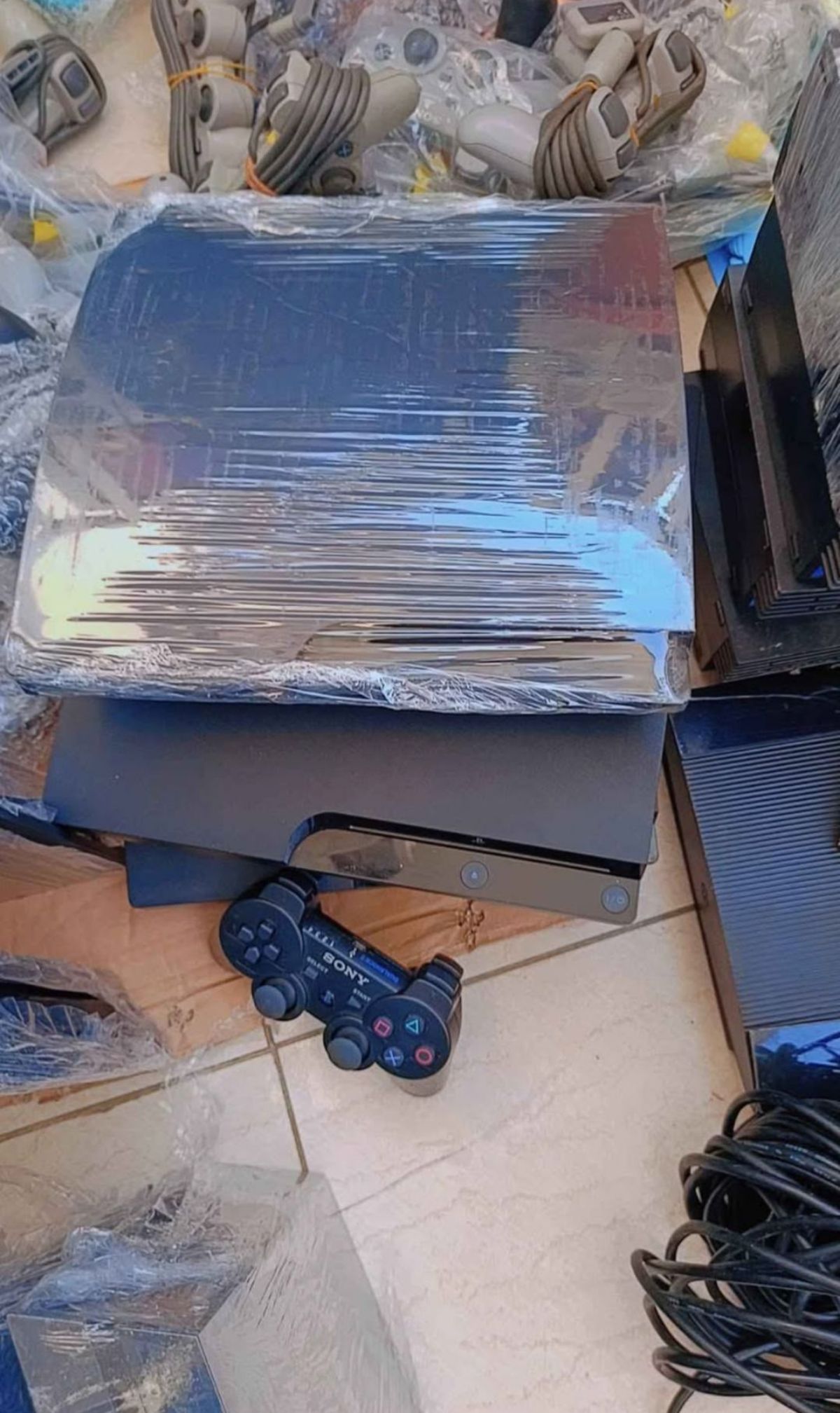 PS3 Slim quasi neuve Craquer avec 20 jeux - photo 3