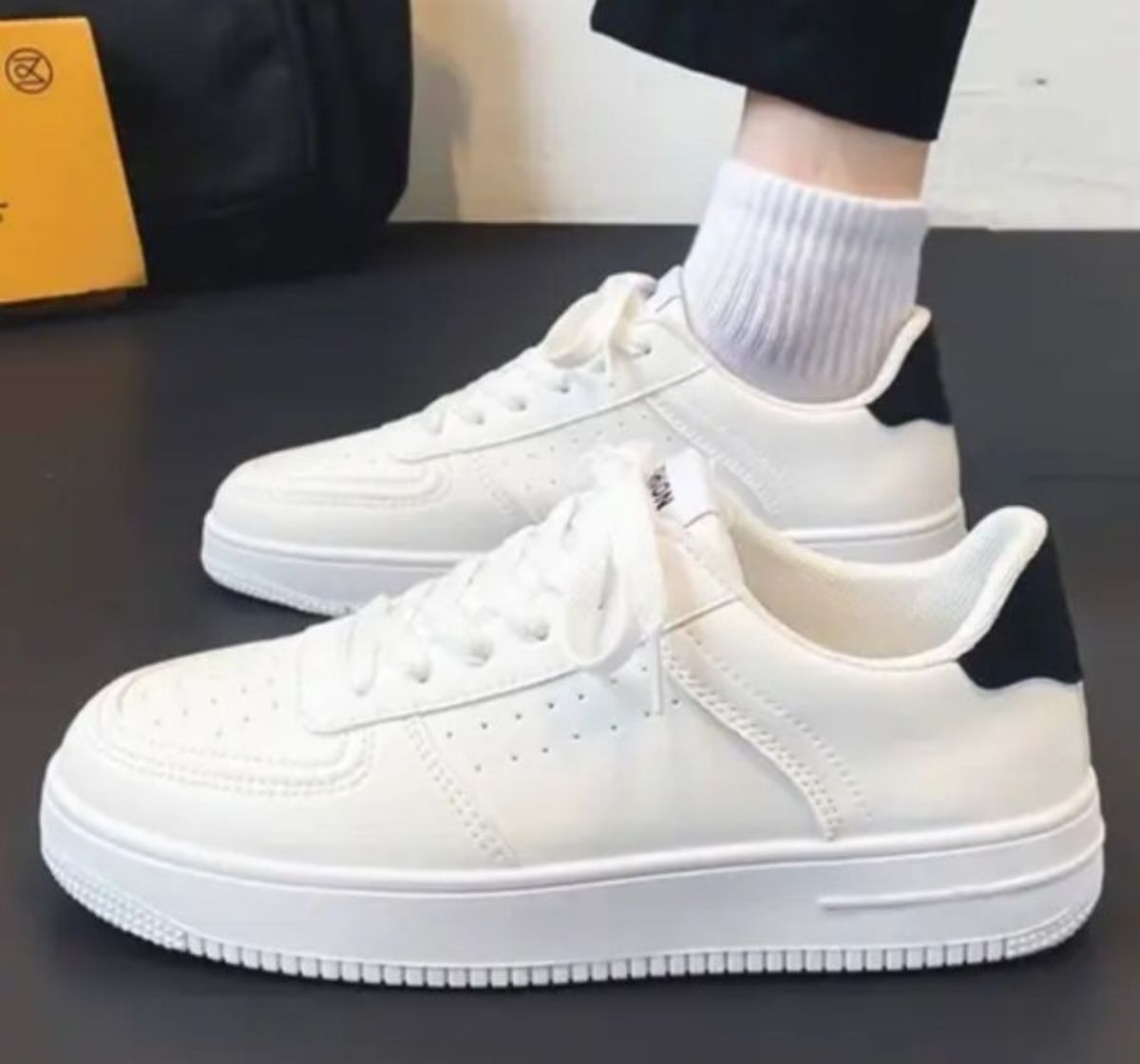 Chaussures de sport, modèle nike disponible