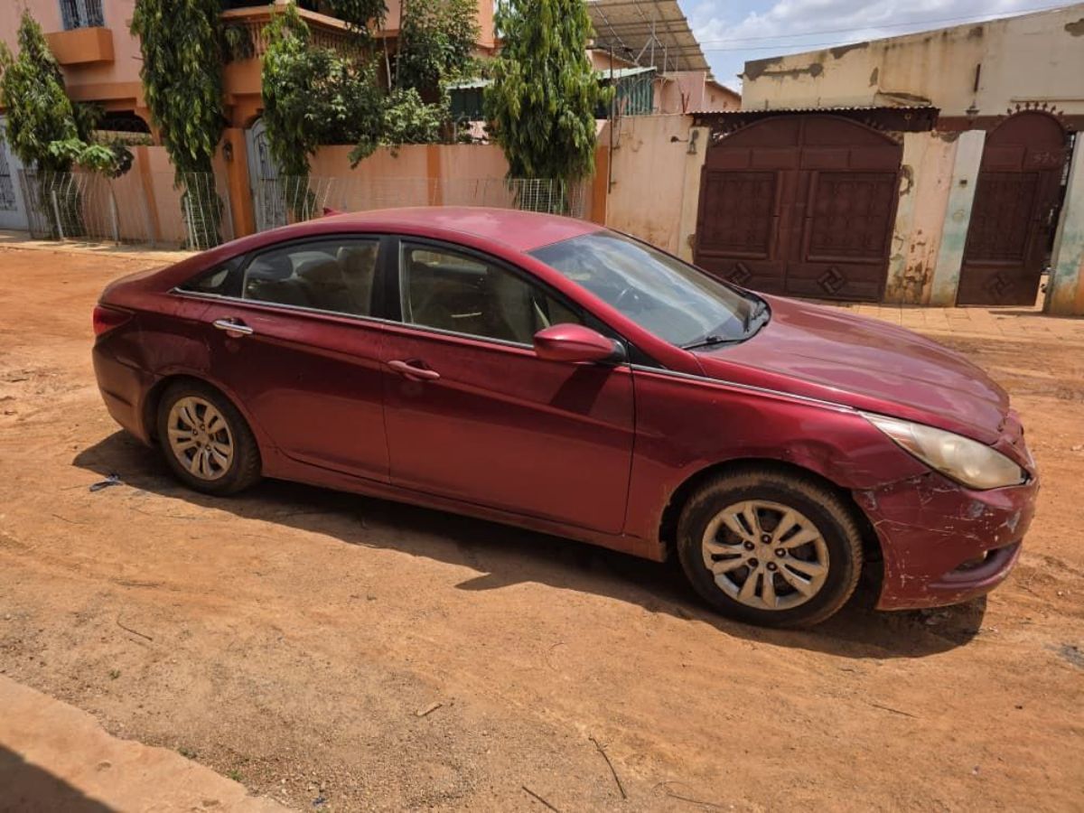 HYUNDAI SONATA
2012
