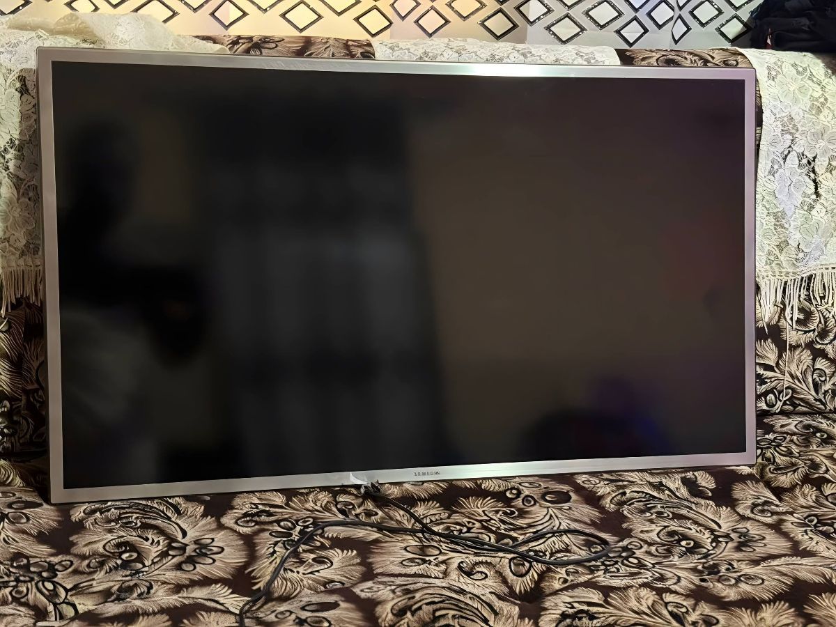 Smart TV Samsung 40 pouces écran slime