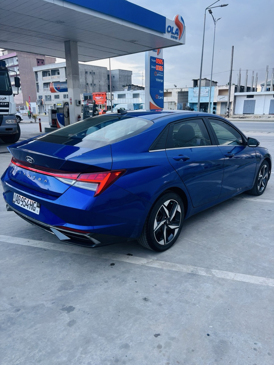 HYUNDAI ELANTRA 2022 - photo 2