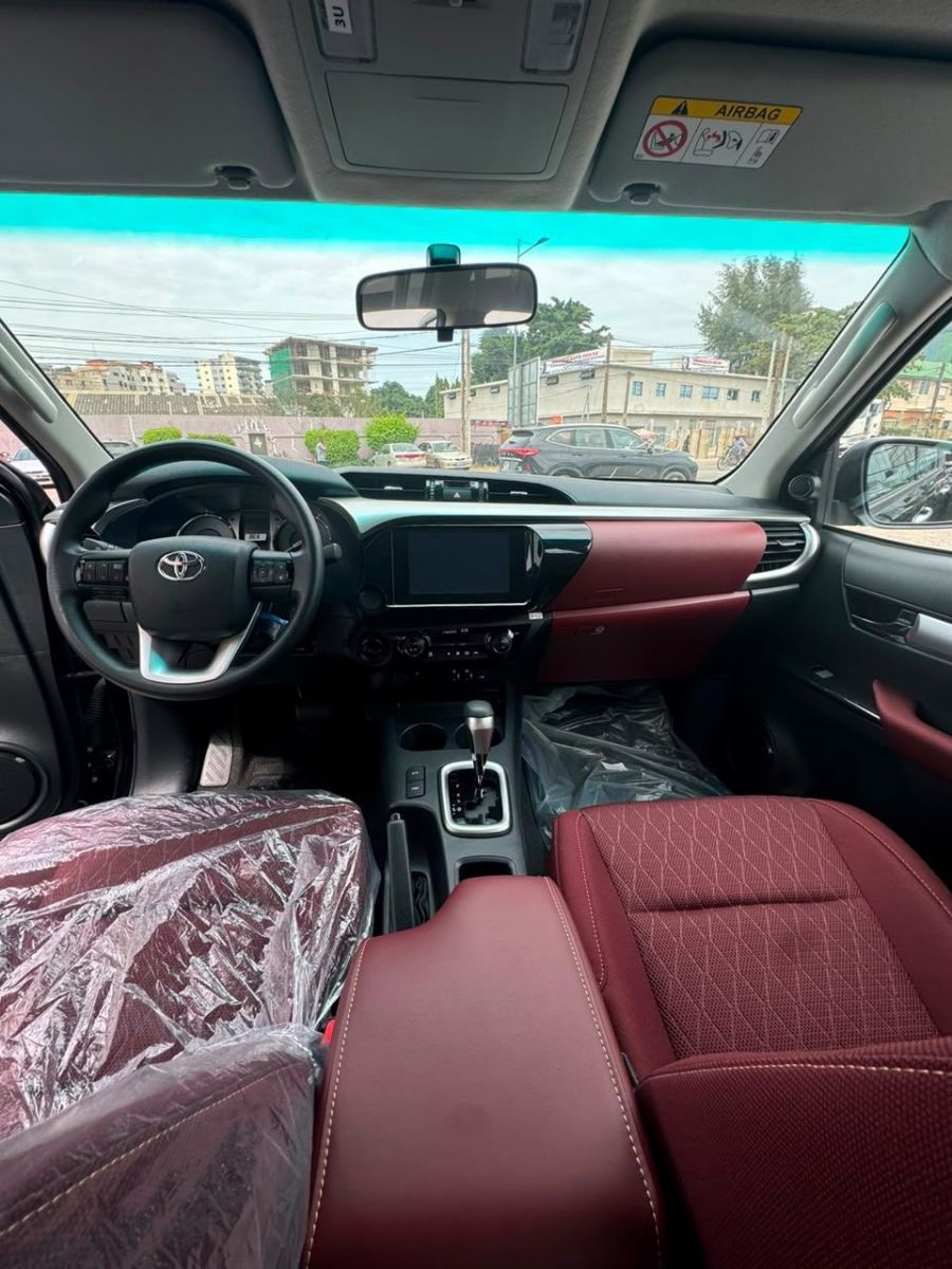 Toyota HILUX - photo 2