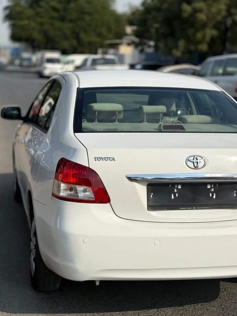 Toyota Yaris 2012 - photo 2
