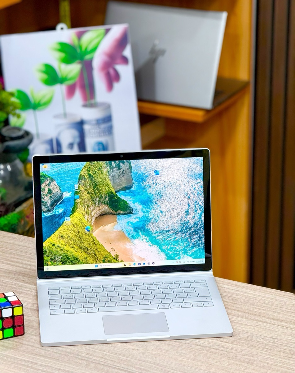 Surface Book 3 core i7 ultra slim et très clean