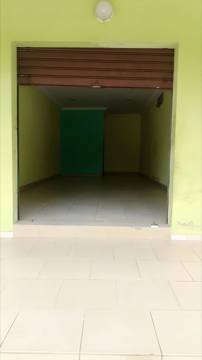A louer grand magasin a la riviera faya abatta