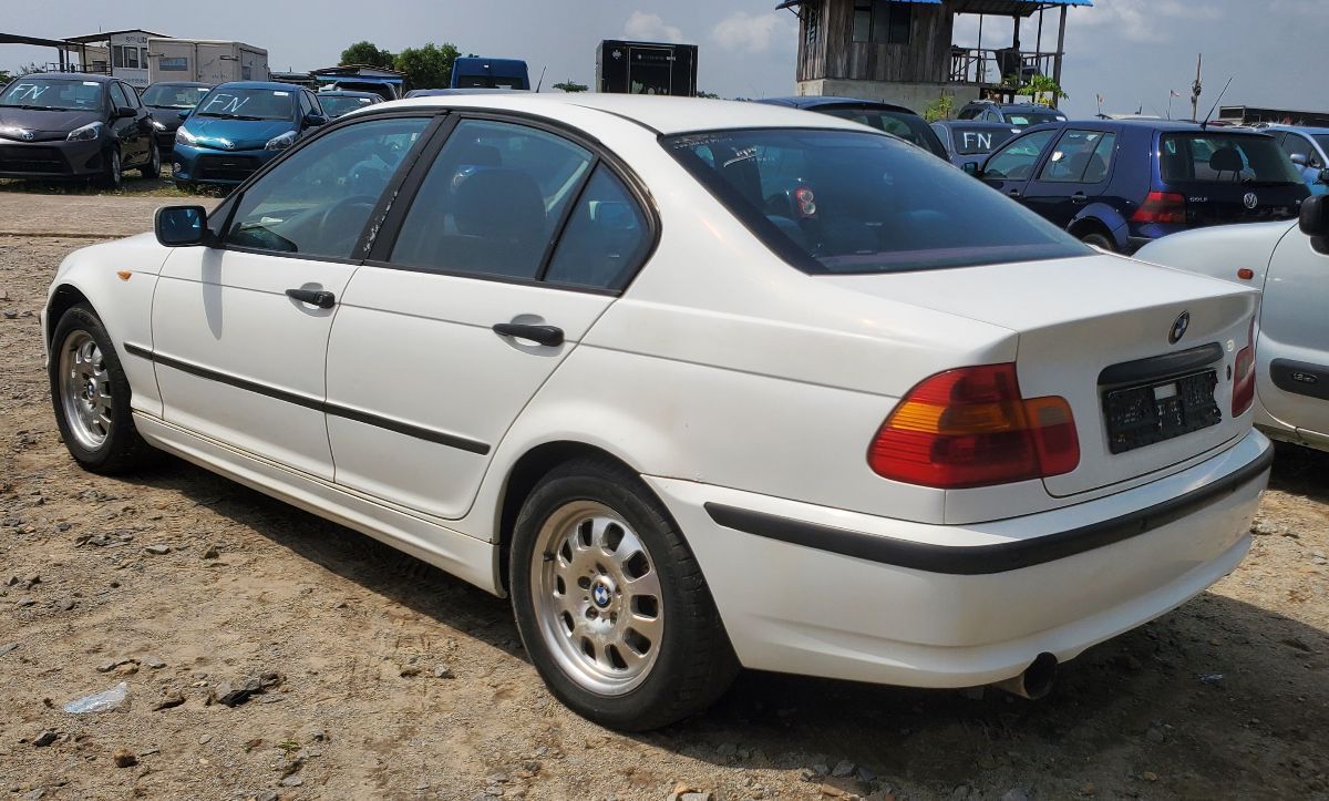 BMW 318i - photo 2