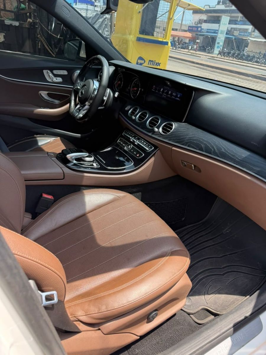 Mercedes Benz E300 - photo 2