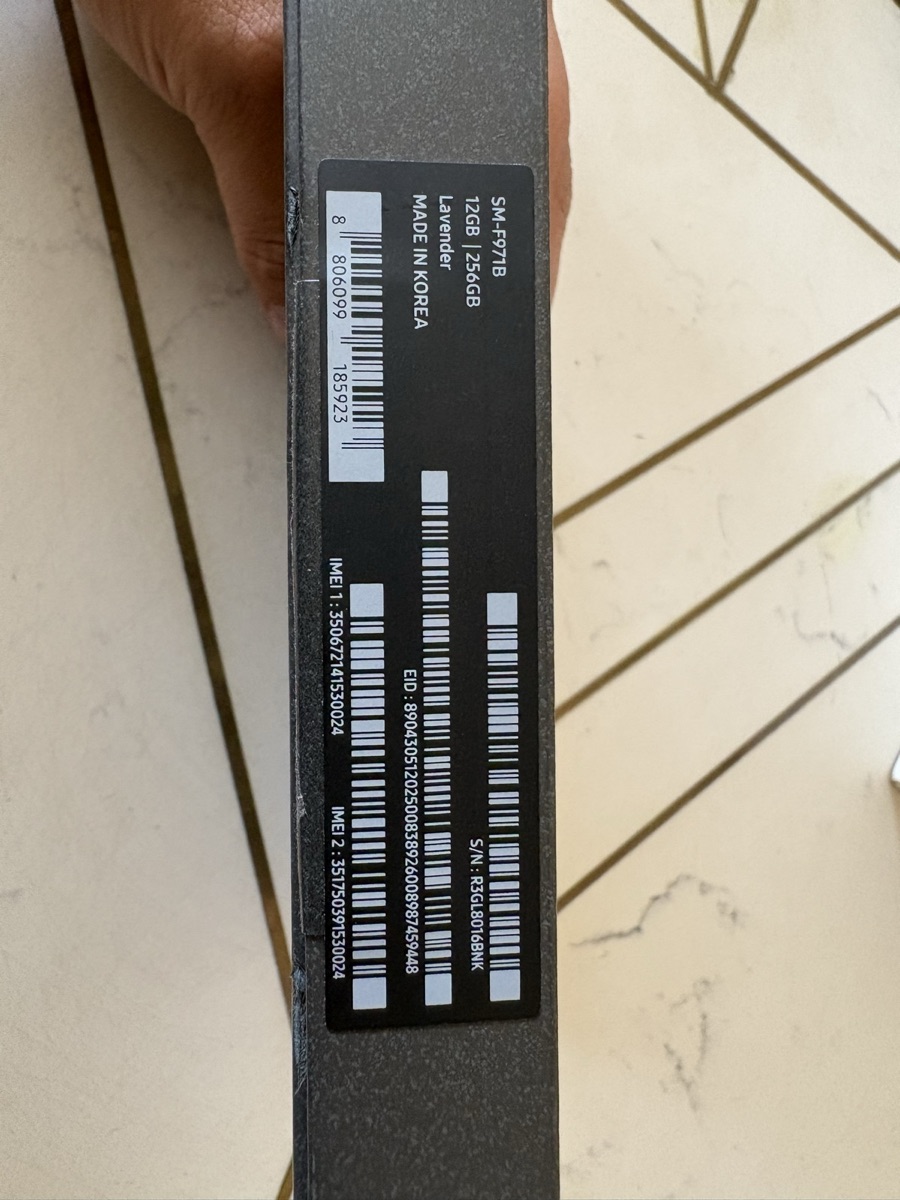 Samsung GalaxyZ Fold 8 - photo 3
