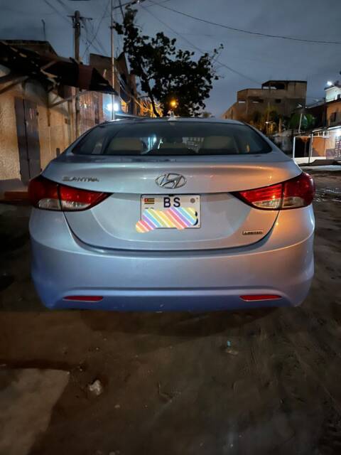 Hyundai elantra année 2012 en location