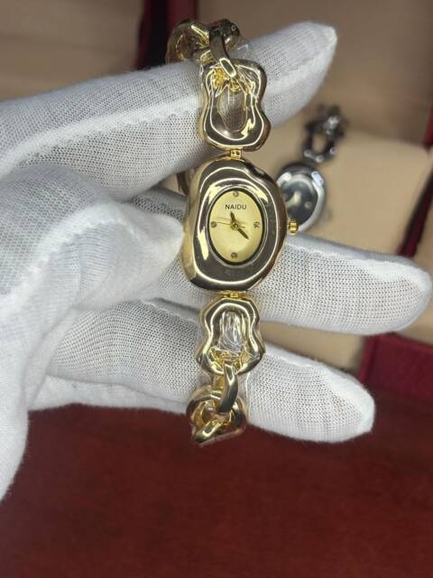 Montre femme NAIDU