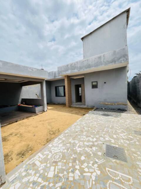 VILLA A VENDRE A GBODJOMÉ Sur 300m²