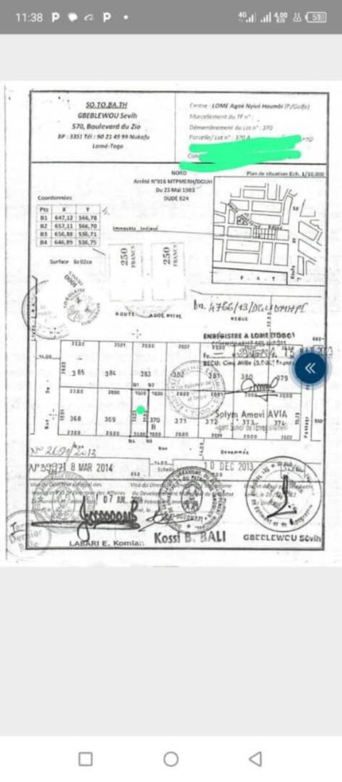 Terrain 1/2 lots Agoe koffi panou 100 m goudron