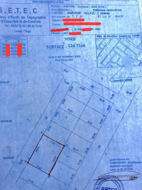 Terrain 1/2 lots Agoe Anokui base de 400m goudron