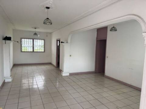 VILLA DE 3CHAMBRES À KOTTO