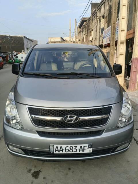 HYUNDAI GRAND STAREX