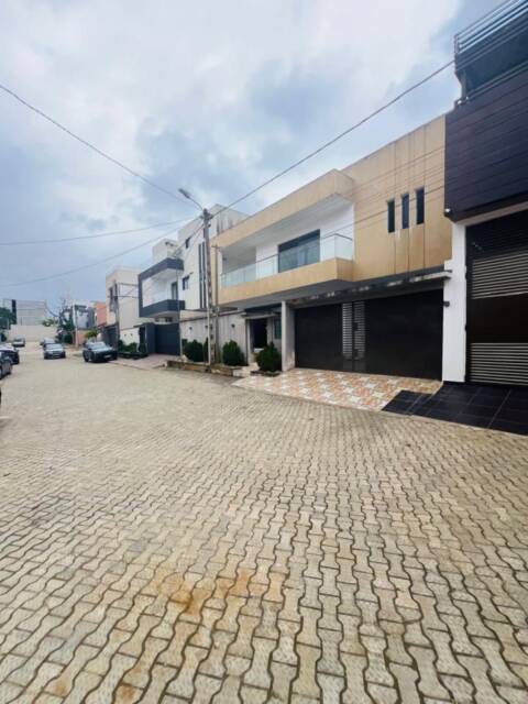 Villa a louer a cocody Faya genis 2000
