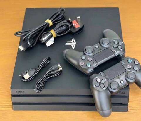 PS4 Pro neuve et quasi Craquer et non Craquable
