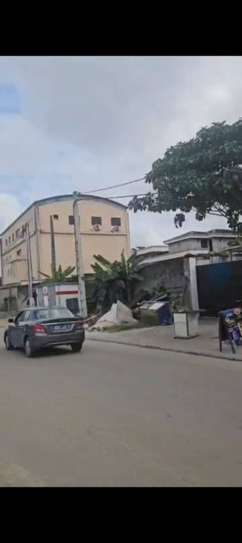 Terrain en vente a Cocody riviera bonoumin
