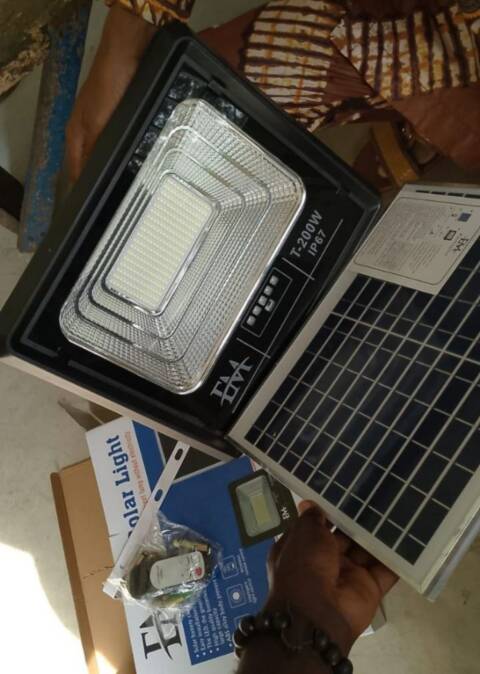 projecteur solaire rechargeable 200w