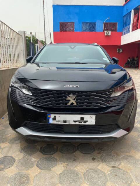 Peugeot 3008 année 2021 automatique essence